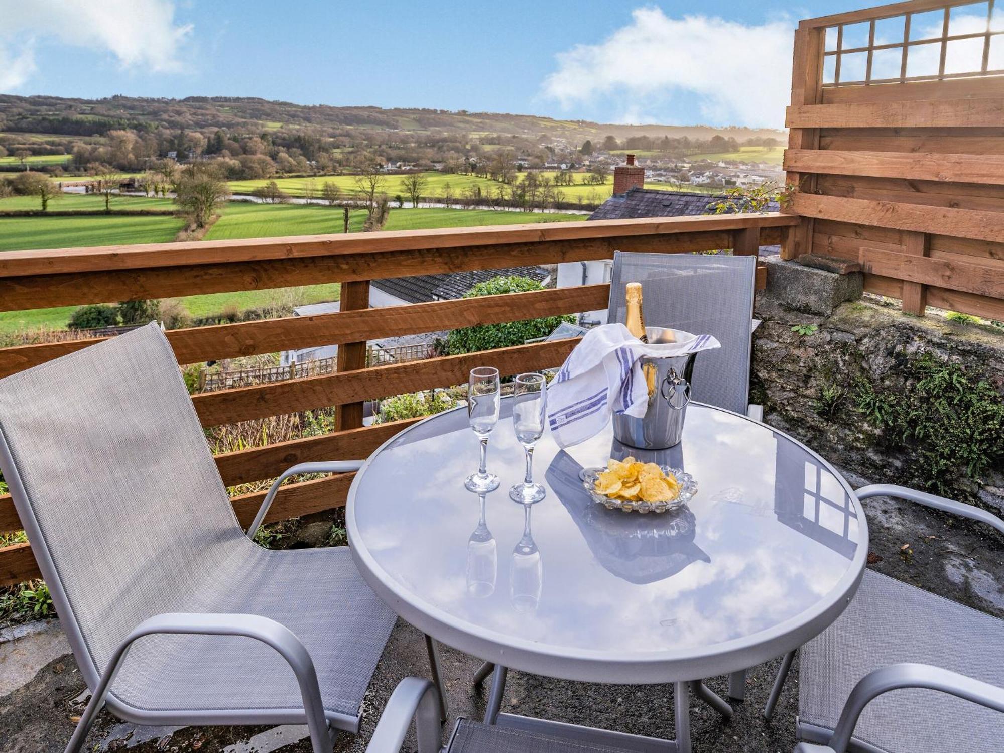 Number 4 * Llandeilo